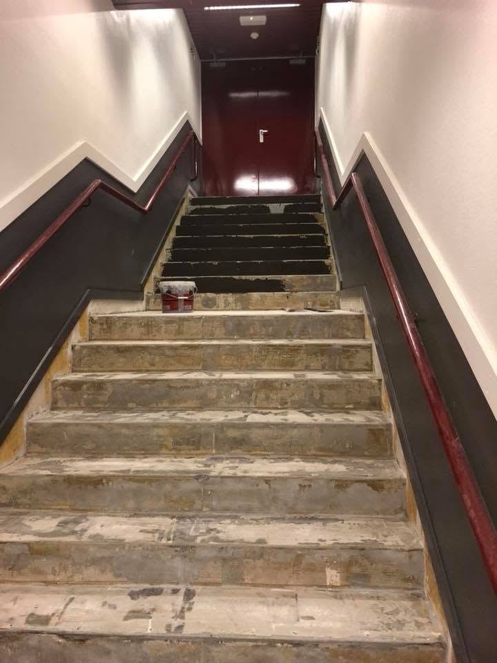 Stor trapp før oppussing
